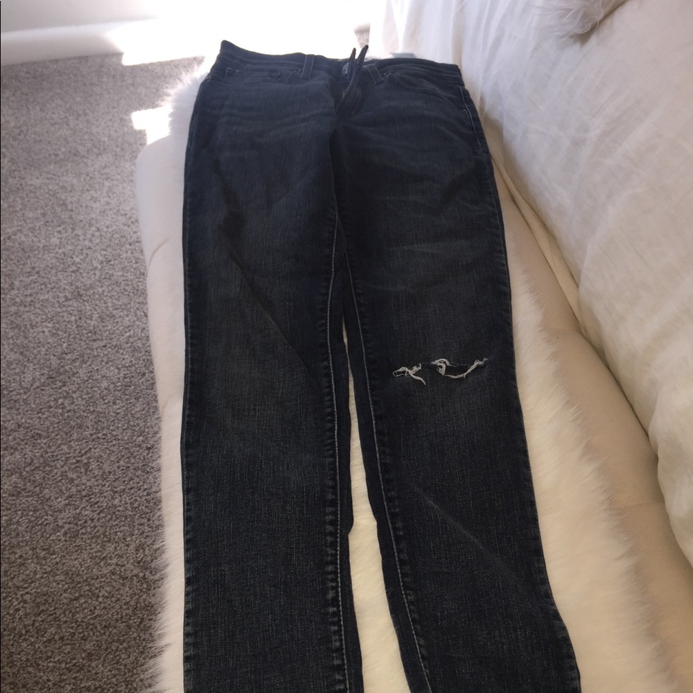 Levi’s skinny frayed ankle jean sz 27